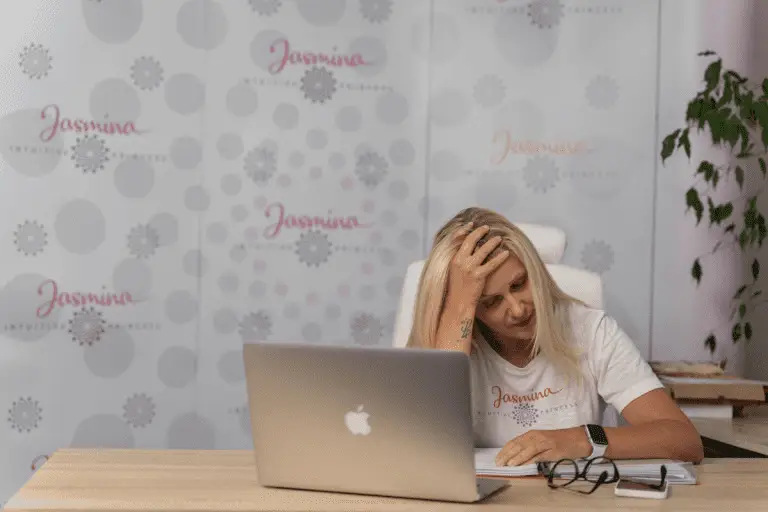 Kako se soočati z negativnimi mislimi in anksioznostjo? - Intuitive princess; Jasmina Černilogar